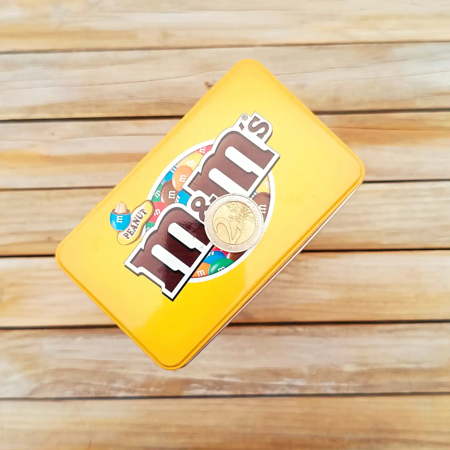 Boîte Métal M&M's Noël Embossée - Collector Red Elfe - Déco publicitaire Jaune – Image 11