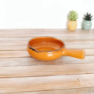 Caquelon marron en terre cuite avec bec verseur - déco rustique ou accessoire de cuisine