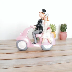 Figurine de Mariés Vintage : Duo Romantique en Scooter