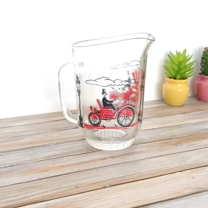 Pichet en verre, inspiration Paris avec décor de gentleman sur voiture ancienne, rouge et noir